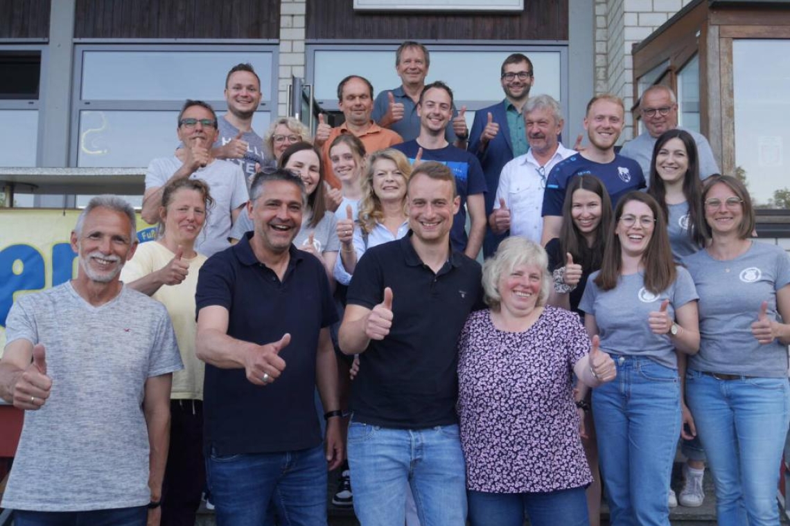 Mit einem Mixed-Turnier zelebrierte der Tennsiclub seinen 50. Geburtstag mit Wimbledon-Atmosphäre von Beginn an. Birgit Baumann und Julian Großkinsky gewannen das Turnier.